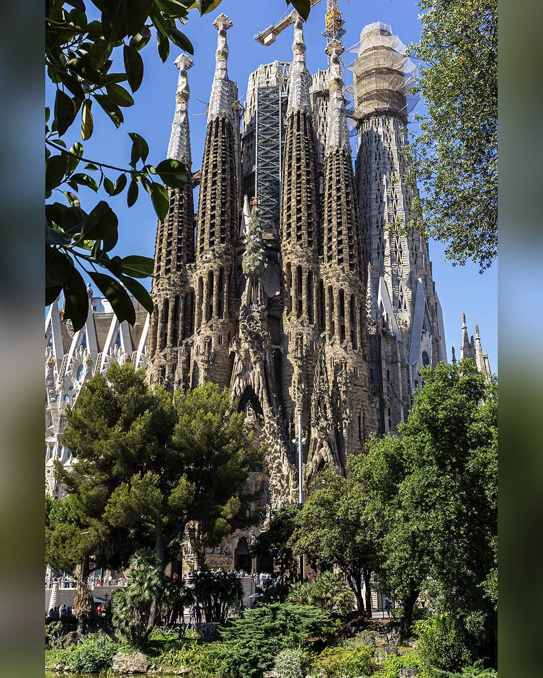 La Sagrada familia
#bcn #barcelona #catalunya #catalunyaexperience #travel #sagradafamilia #color #canon #60d #canon60d #espectacular #turismecatalunya #instagood #lasagradafamilia #basilicasagradafamilia #gaudi #antonigaudi #architecture #oldarchitecture #cultura
