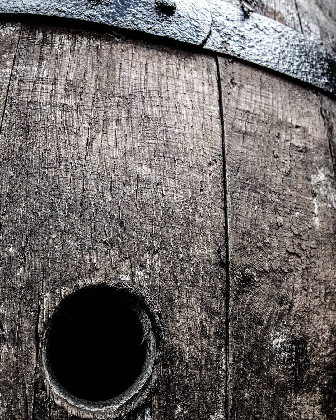 Barril de madera
#barril #barrel #madera #fusta #wood #metal #metall #artist #artistico #artistic #hdr #hdrmania #antiguo #viejo #vell #old #canon #canon60d #60d #photooftheday #photographer #photography
